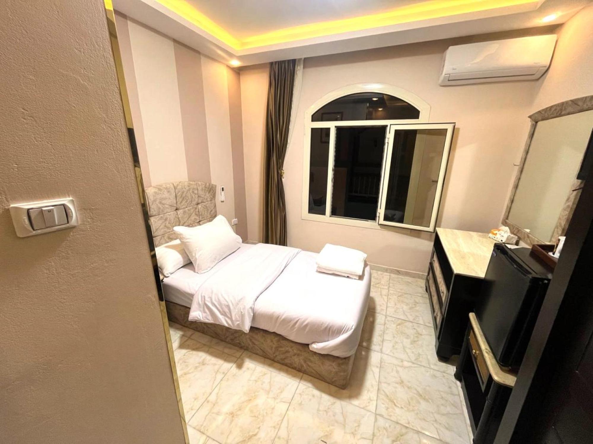 Nun Pyramids Hotel Kafrat al Jabal Bilik gambar