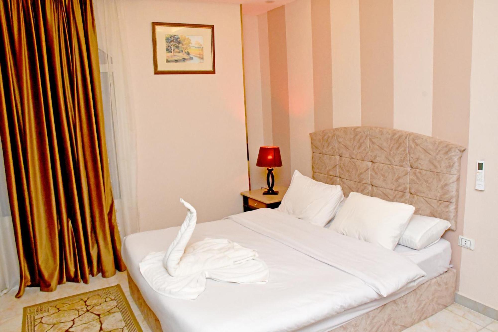 Nun Pyramids Hotel Kafrat al Jabal Bilik gambar
