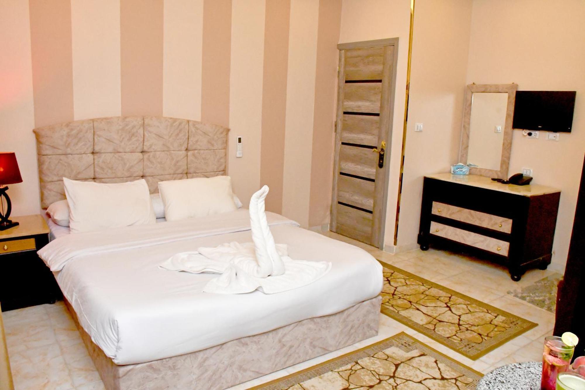Nun Pyramids Hotel Kafrat al Jabal Bilik gambar