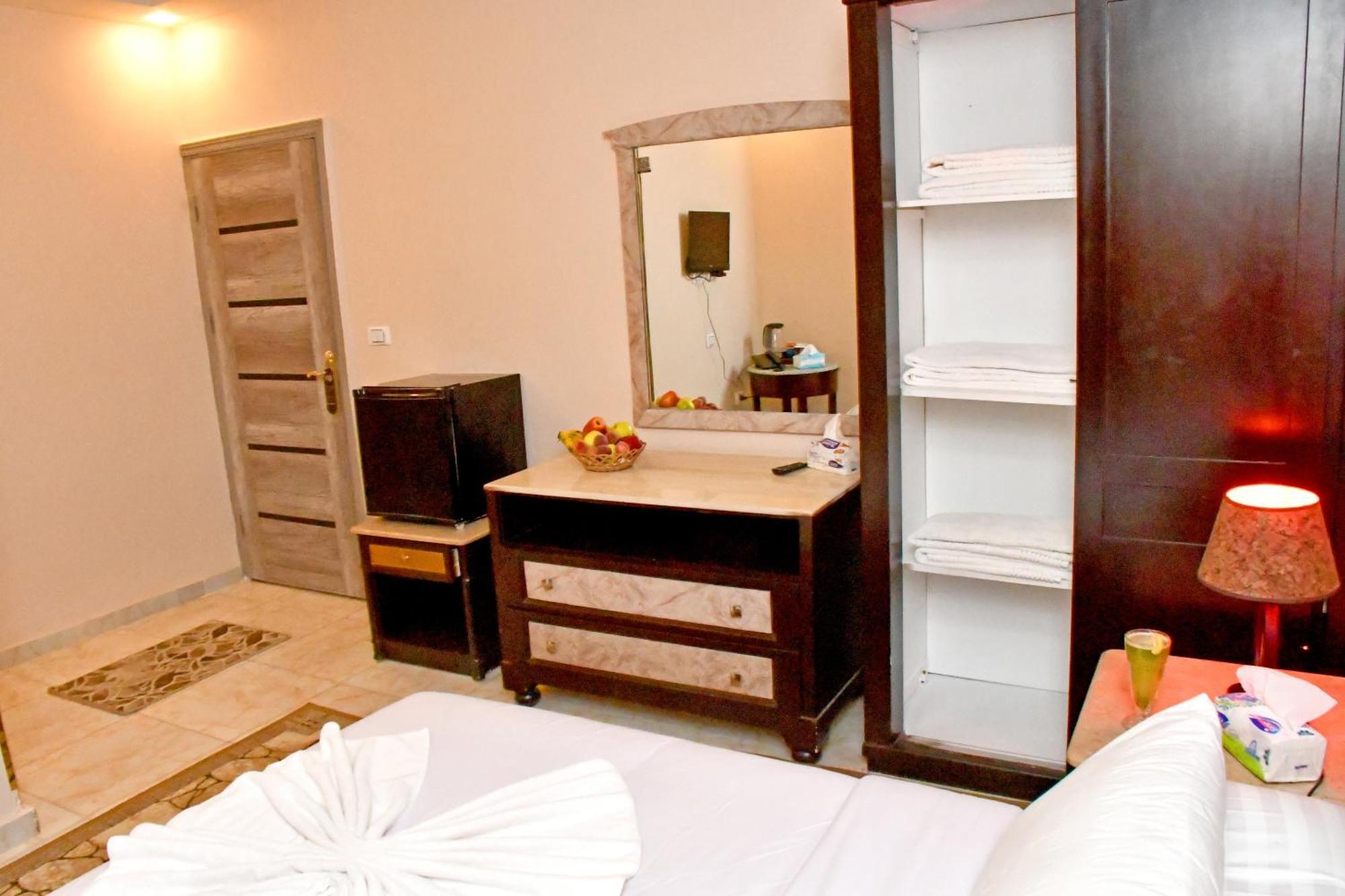 Nun Pyramids Hotel Kafrat al Jabal Bilik gambar