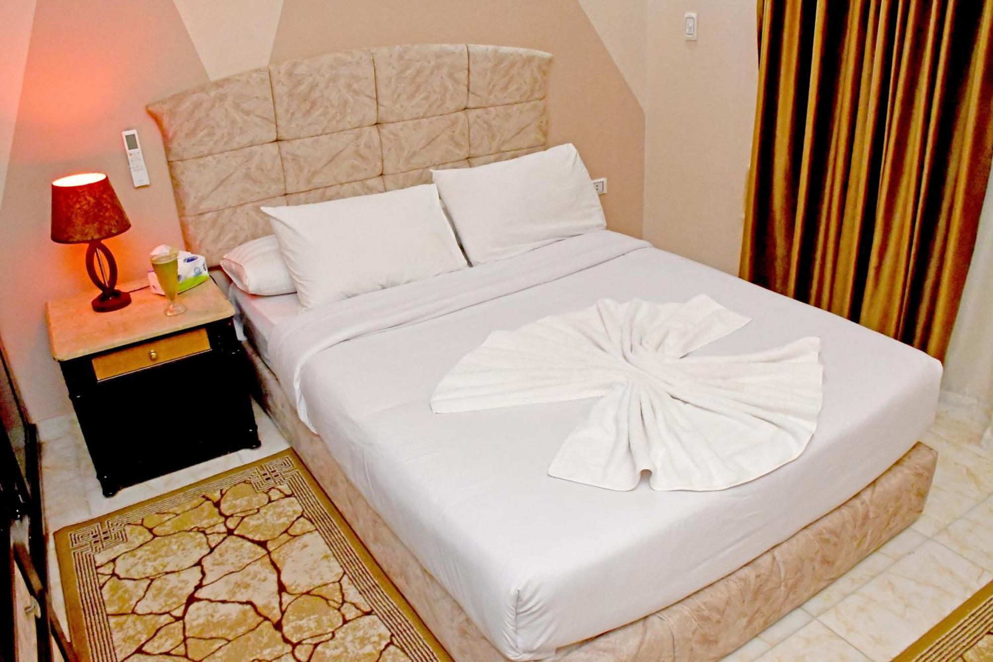 Nun Pyramids Hotel Kafrat al Jabal Bilik gambar