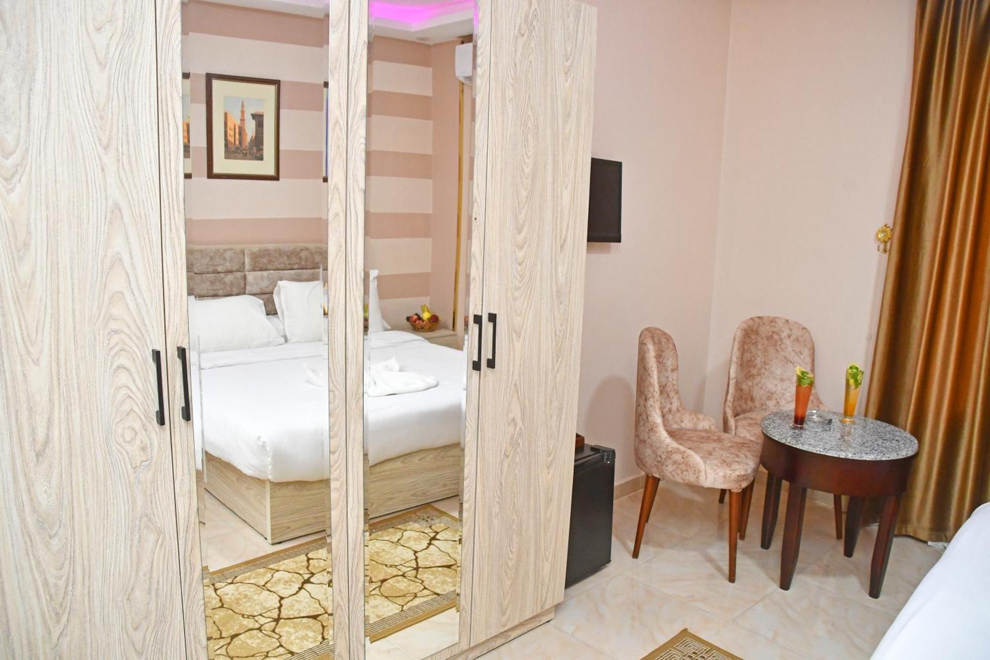 Nun Pyramids Hotel Kafrat al Jabal Bilik gambar