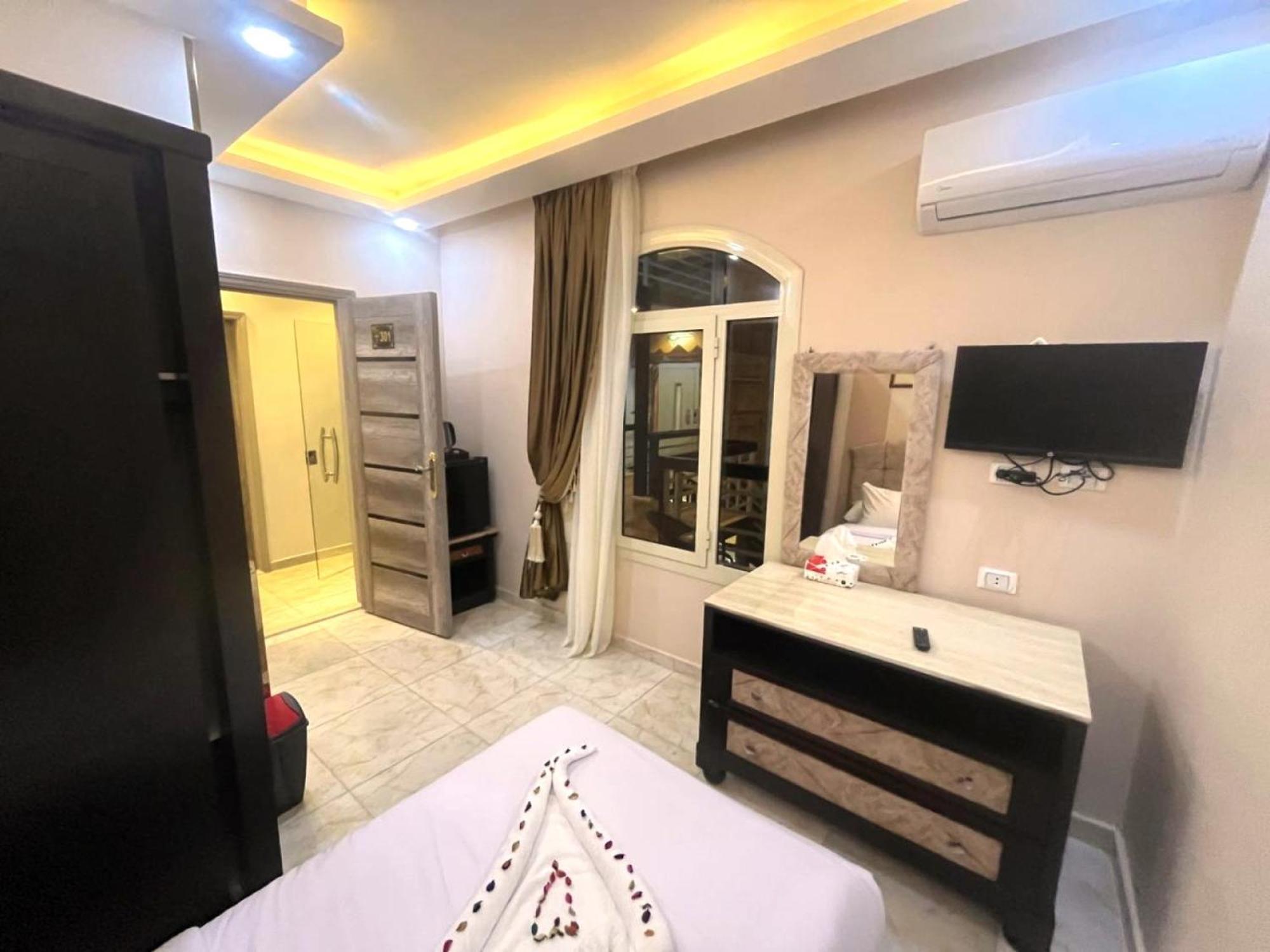 Nun Pyramids Hotel Kafrat al Jabal Bilik gambar