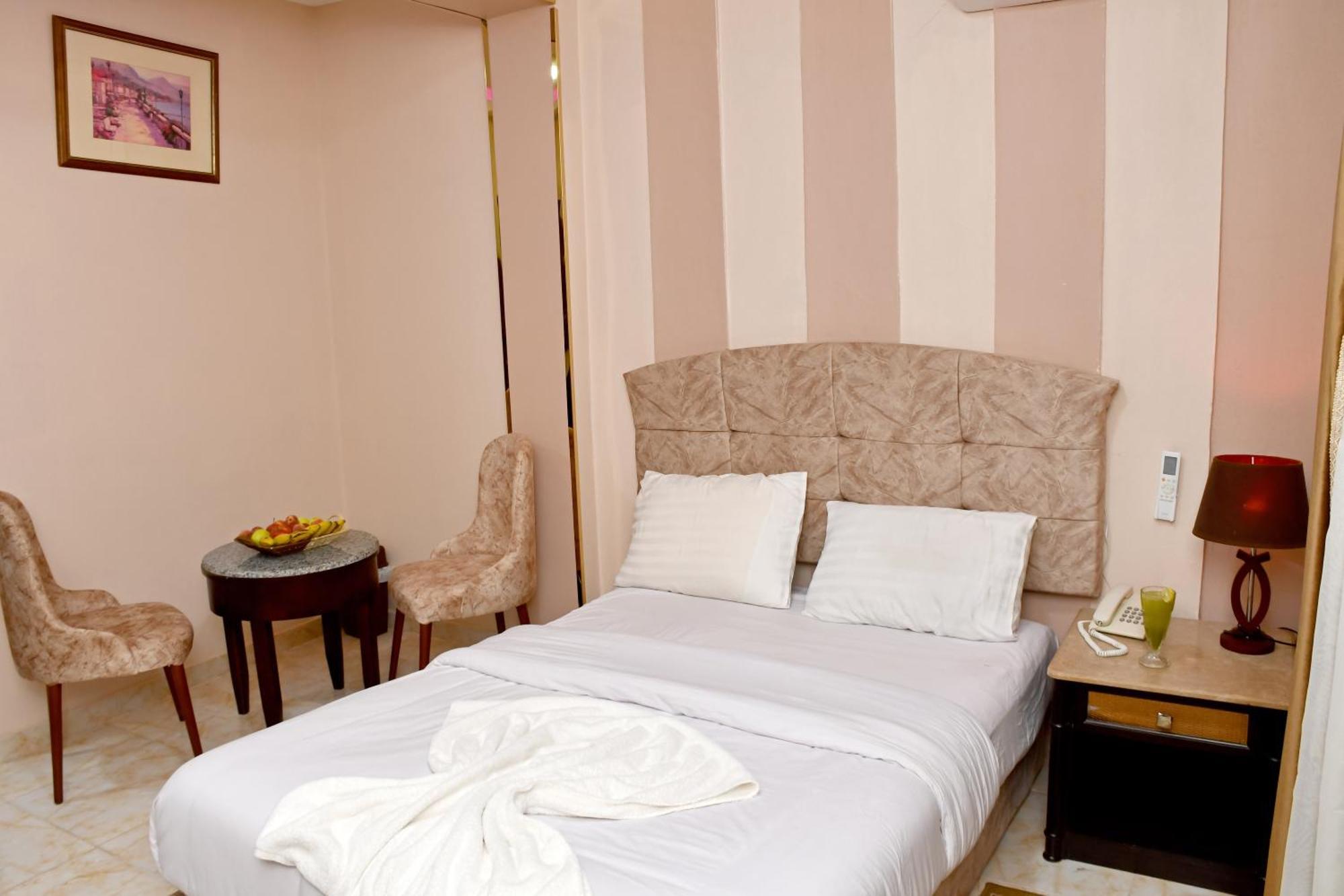 Nun Pyramids Hotel Kafrat al Jabal Bilik gambar