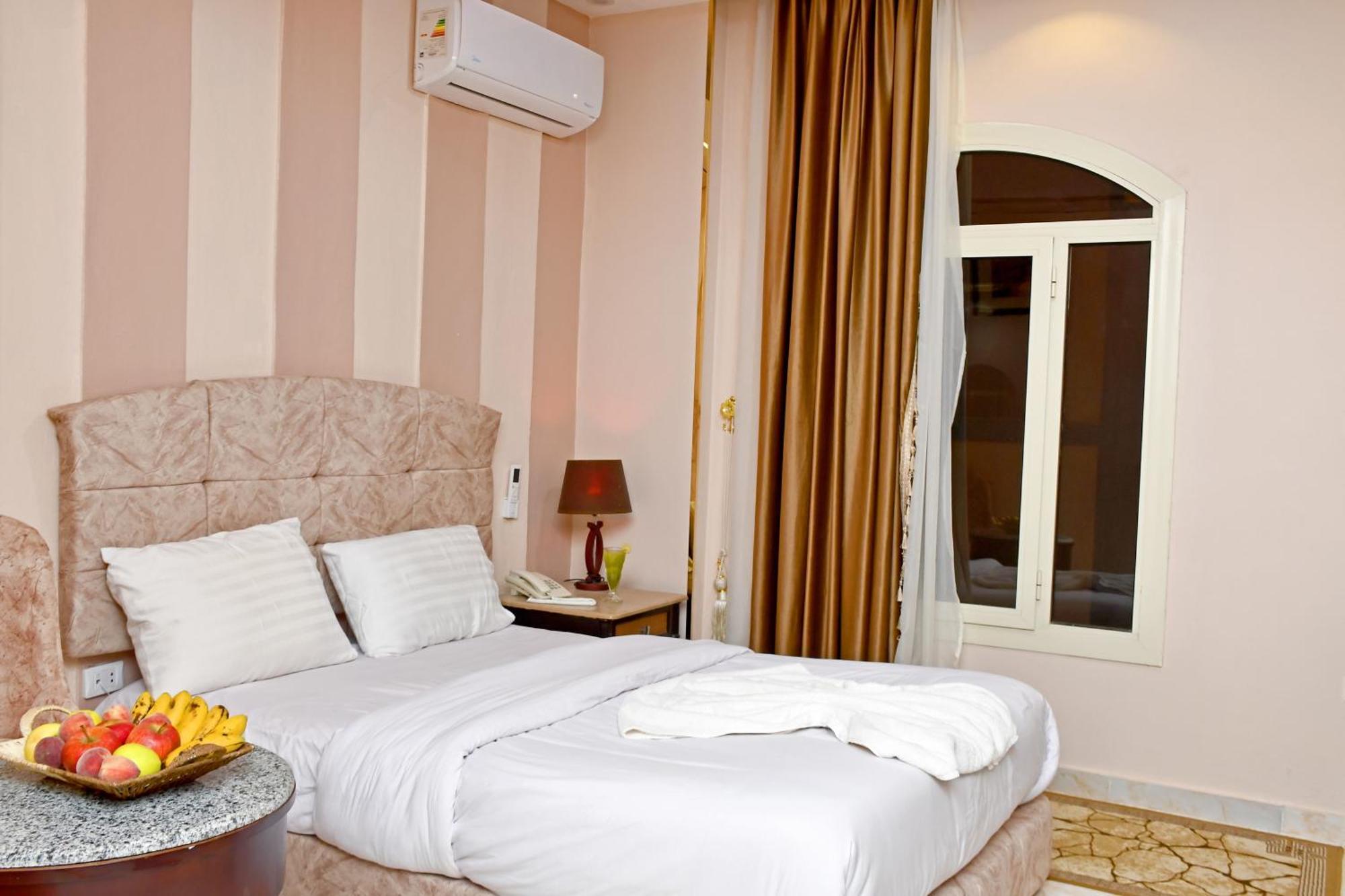 Nun Pyramids Hotel Kafrat al Jabal Bilik gambar