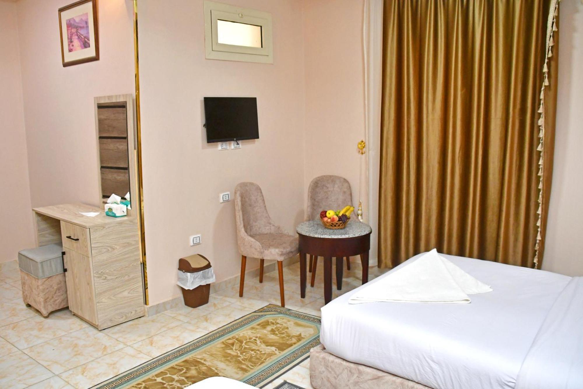 Nun Pyramids Hotel Kafrat al Jabal Bilik gambar