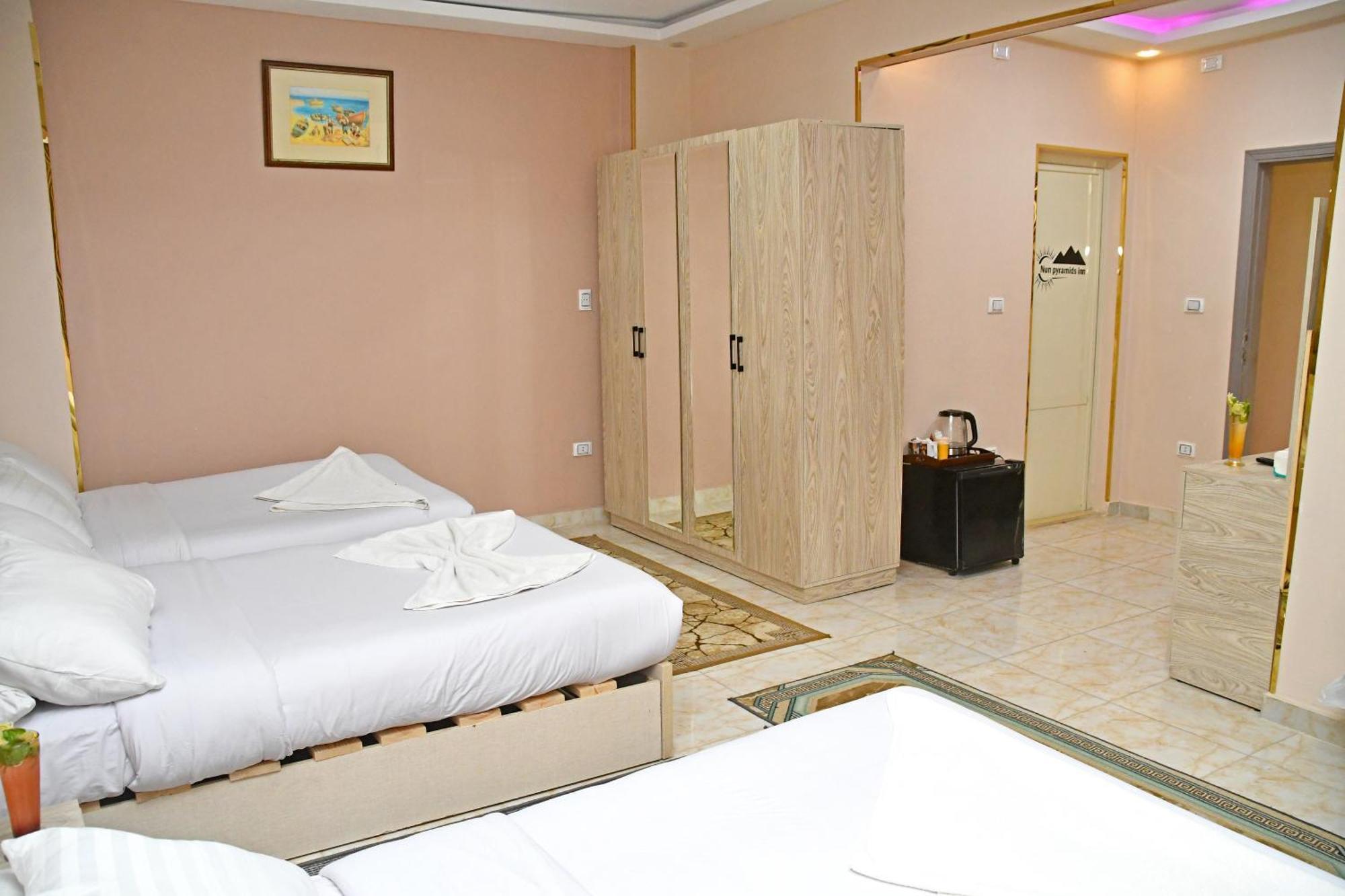 Nun Pyramids Hotel Kafrat al Jabal Bilik gambar